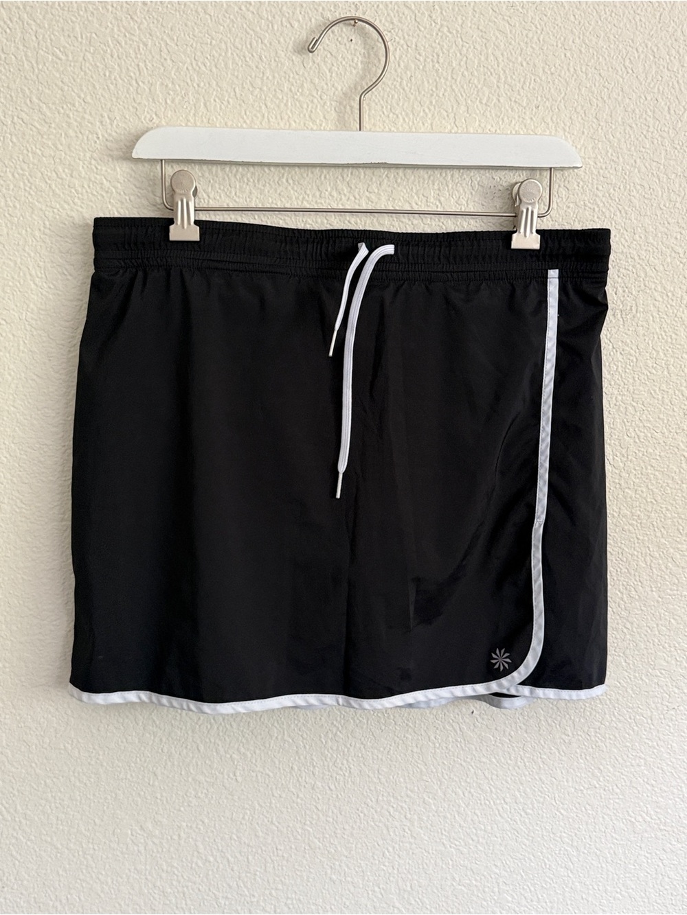 Athleta Black and White Athletic Skort with Drawstring size Large